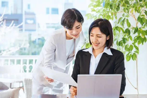 Two women (business image) who work after consultation