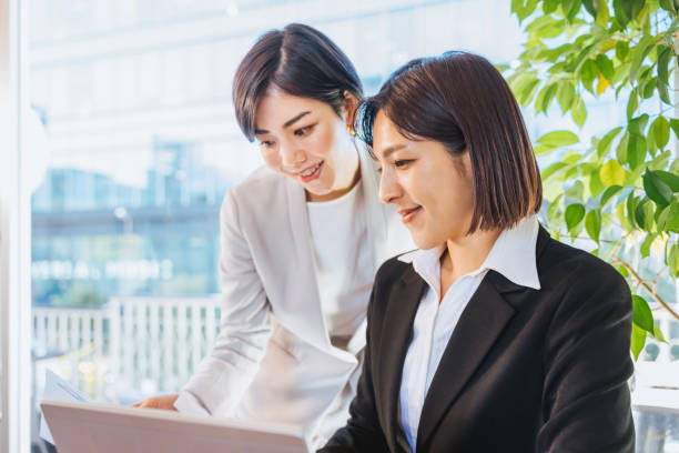 istock Two women (business image) who work after consultation 1405517741