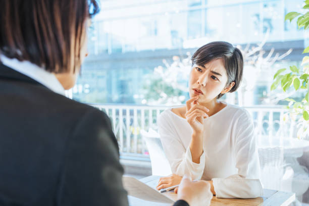 istock Women (2 people, business images) explaining to customers in materials 1405517765