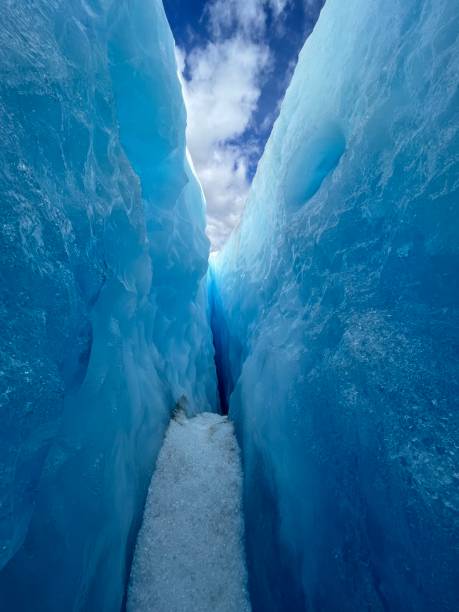 crevasse glaciaire - crevasse photos et images de collection