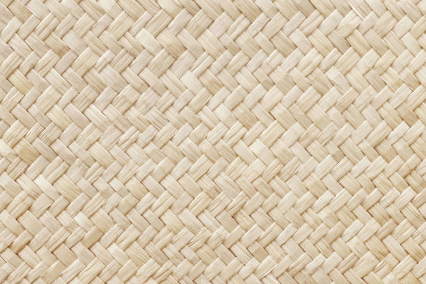 узор тростникового ткацкого коврика с винтажным стилем для фоновых и дизайнерских художественных работ. - wicker textured bamboo brown стоковые фото и изображения