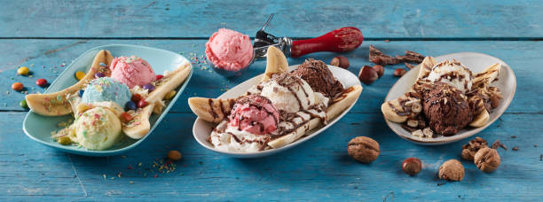 istock Tasty banana split desserts on plates 1405543711
