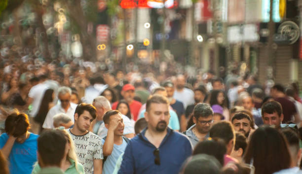 gente disfrutando del fin de semana - unemployment fotografías e imágenes de stock