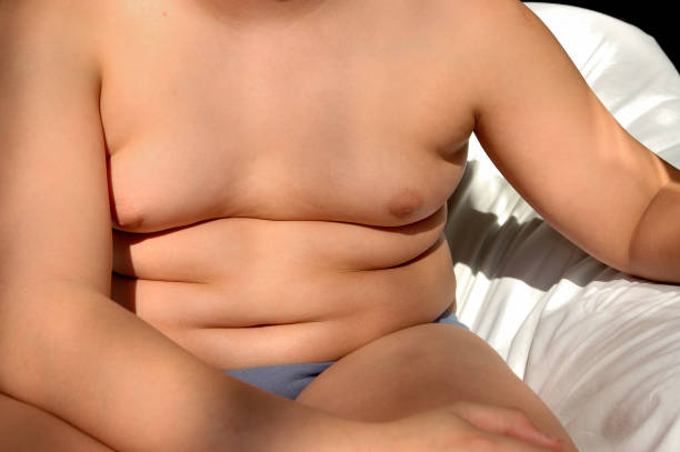 pudgy boy mit schnittpfad - child obesity stock-fotos und bilder