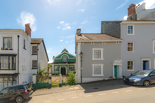 Terraced houses on a steep hill in Modbury, Devon