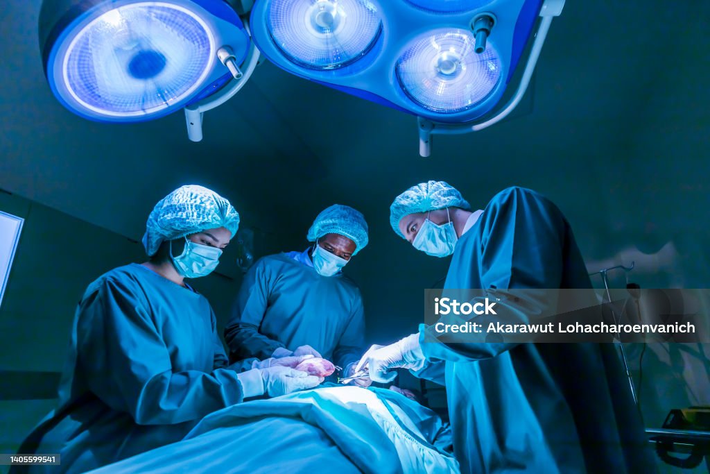 Team of surgeon doctors are performing heart surgery operation for patient from organ donor to save more life in emergency surgical room Team of surgeon doctors are performing heart surgery operation for patient from organ donor to save more life in the emergency surgical room Neurosurgery Stock Photo