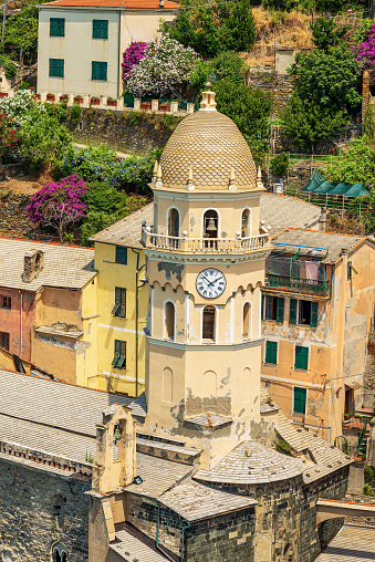 Vernazza village. Ancient church and bell tower of Santa Margherita di Antiochia (XI-XVII century), Cinque Terre National park, UNESCO world heritage site, La Spezia province, Liguria, Italy, Europe. This natural park includes the villages of Riomaggiore, Manarola, Corniglia, Vernazza and Monterosso al Mare.