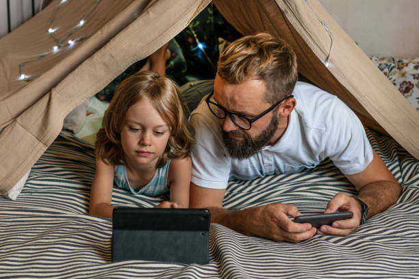 istock Father and son playing in a teepee tent at home. 1405615171