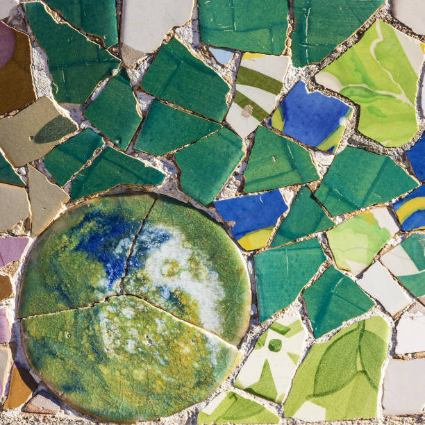 broken glass mosaic tile, decoration - broken glass green shattered glass imagens e fotografias de stock
