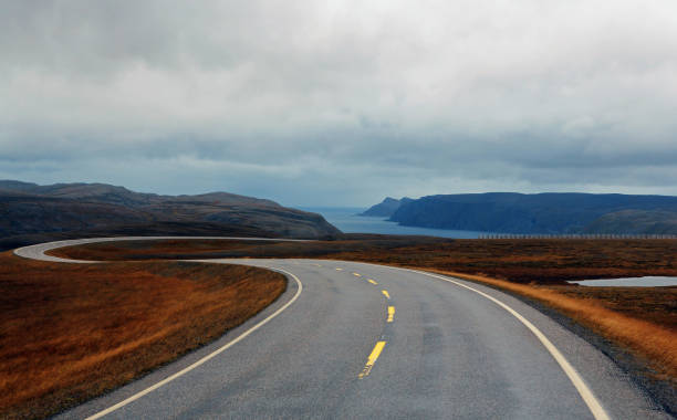 ノルウェーの曲がりくねった高速道路。 - curve road winding road street ストックフォトと画像