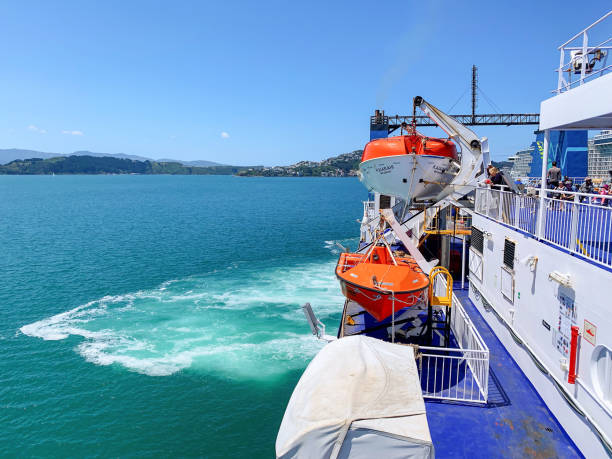 an interislander ferry in the cook strait transporting passengers from the north island to the south island new zealand - cook strait imagens e fotografias de stock