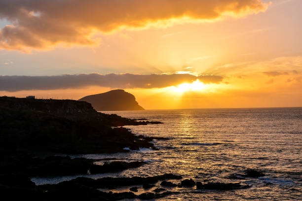 istock The Sun Setting in the Sea 1405685277