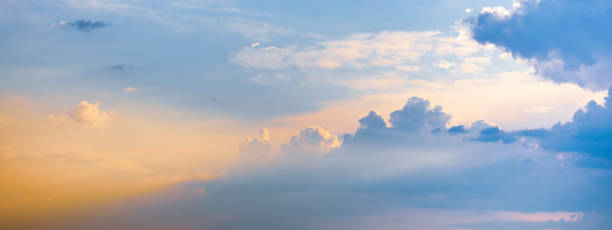 foto panorâmica do estoque do pastel sky - cloud cloudscape sky sun - fotografias e filmes do acervo