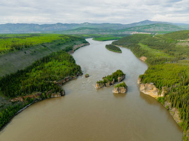 istock View of a Yukon valley in wilderness ，Yukon Canada 1405714983