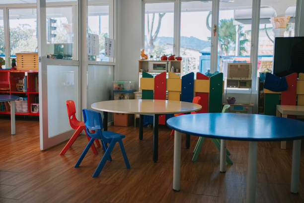 montessori preschool kindergarten classroom - board game color image photography nobody imagens e fotografias de stock