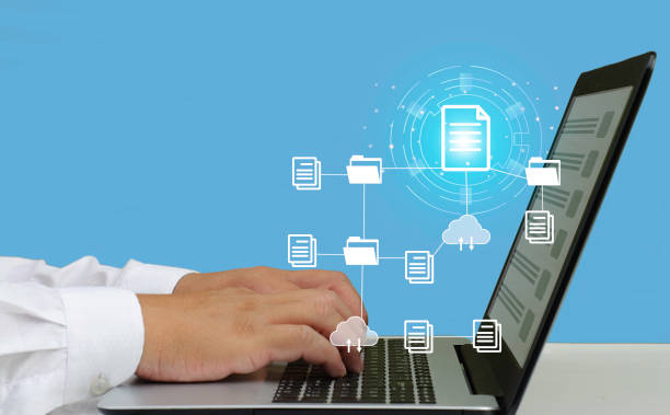 Business laptops are managing documents (DMS), online document databases and corporate documents efficiently with ERP, enterprise business technology, automated processes to manage files. las computadoras portátiles de negocios administran documentos (dms), bases de datos de documentos en línea y documentos corporativos de manera eficiente con erp, tecnología empresarial y procesos automatizados para administrar archivos.