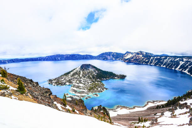 istock Crater Lake in the Fog 1405749347