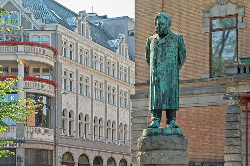 The equestrian statue of Simón Bolívar on the north bank of the Seine was given to Paris in 1930 by the Latin American countries he freed from the Spanish Empire to mark the 100th anniversary of Simón Bolívar's death.