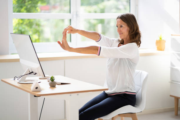 istock Businesswoman Stretching Her Hand 1405791829