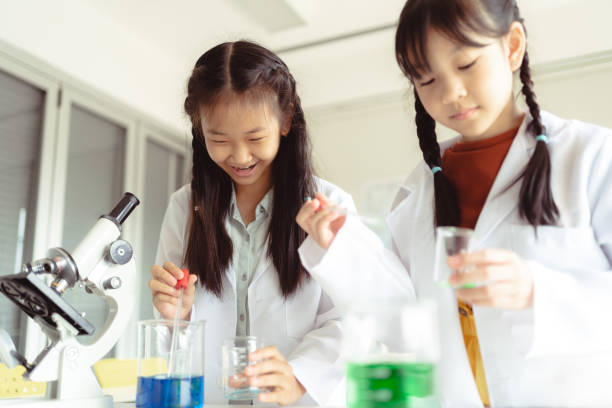 istock Science Class Students in School STEM Lab Bangkok, Thailand 1405816635