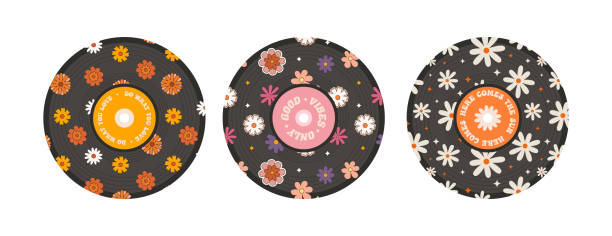 illustrations, cliparts, dessins animés et icônes de ensemble d’assiettes en vinyle vintage avec des fleurs de marguerite de 1970 - floral pattern audio