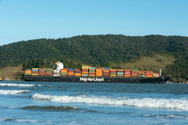 hapag-lloyd container ship named tirua leaving the port of santos, brazil. - brand named water imagens e fotografias de stock