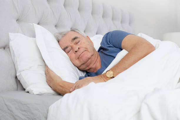 sleeping senior man - quilt 60s 70s activity imagens e fotografias de stock