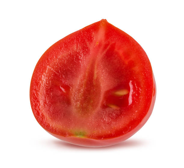 przekrojona na pół wiśnia pomidorowa izolowana na białym tle ze ścieżką przycinającą - cherry tomato tomato sauce isolated close up zdjęcia i obrazy z banku zdjęć