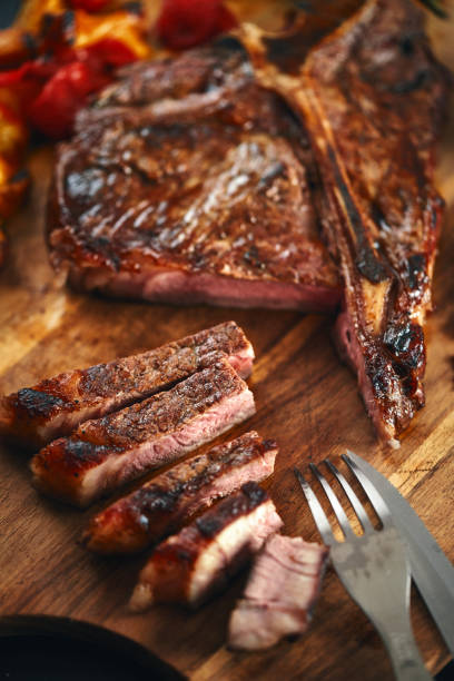 istock Grilled T-Bone Steak with Asparagus, Tomatoes and Mushrooms 1405876731