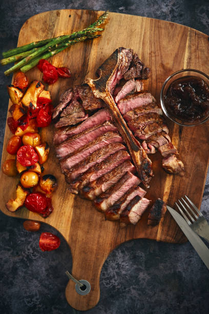 istock Grilled T-Bone Steak with Asparagus, Tomatoes and Mushrooms 1405876781