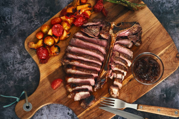 istock Grilled T-Bone Steak with Asparagus, Tomatoes and Mushrooms 1405876790