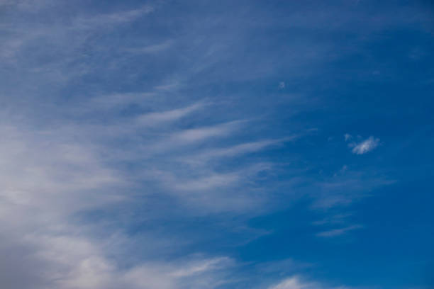 青空の巻雲。 - sky only pattern arrangement nature ストックフォトと画像