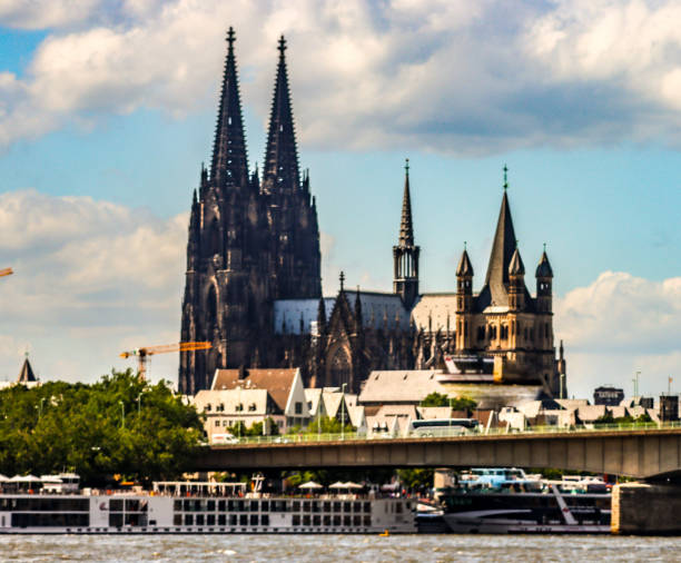 istock Silhouette of Cologne city view 1405879546