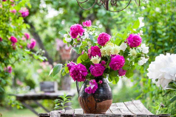 istock Bouquet with roses, outdoors in the garden 1405888709