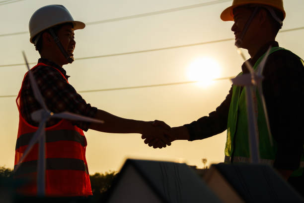 istock Silhouette of Engineers shaking hands at construction site. Business handshake concept. 1405911072