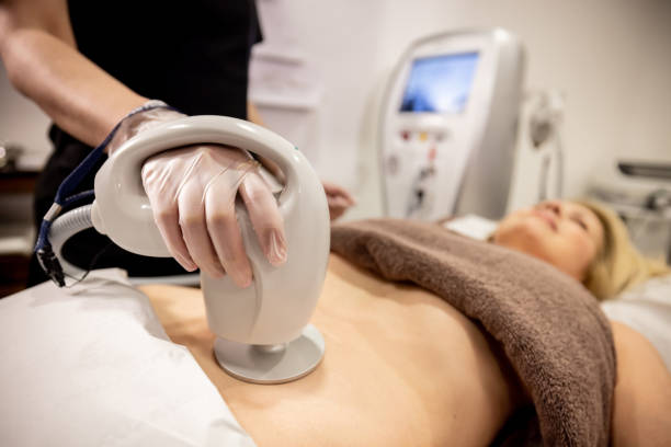 woman at a spa tackling her problematic body fat - sculpture imagens e fotografias de stock