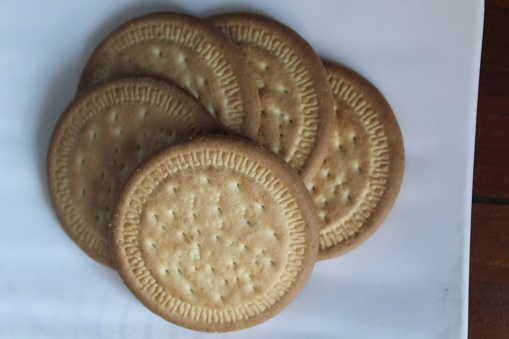 a few pieces of marie biscuit in a circle on a white plate