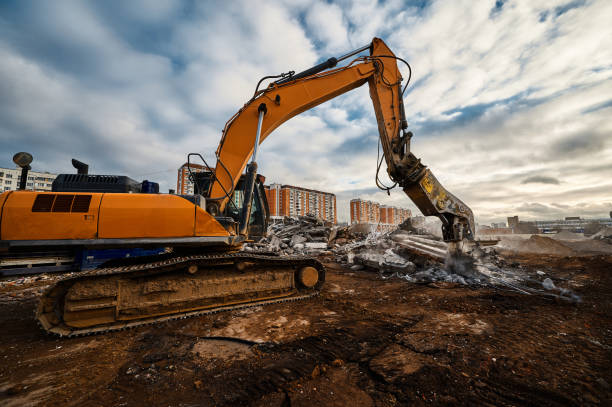 istock Excavator destroyer with hydraulic scissors cuts concrete 1405951021