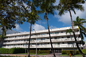 wohnhaus-mit-palmen-f%C3%BCr-den-sommerurlaub.jpg?b=1&s=170x170&k=20&c=BqmrKqlG0WQYAfYdcFQPCLPuNLttIxQU-VY6YumsxAE=