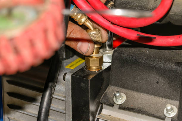 istock filling gas in the air conditioner 1405977217