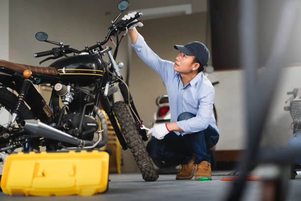 istock Mechanic check brake system on motorcycle brake reservoir in garage. 1405991950