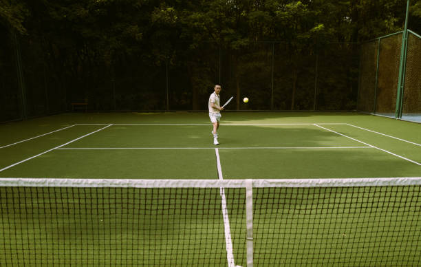 아시아에서 테니스 연주하기 - tennis asian ethnicity male forehand 뉴스 사진 이미지