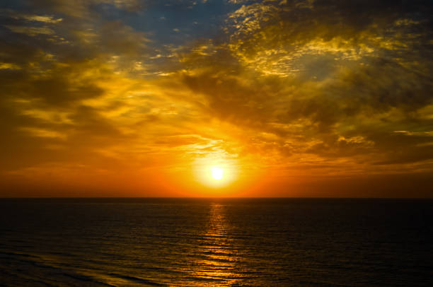 istock Inspire tropical beach seascape horizon. 1406052992