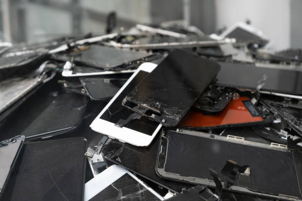 a heap with the broken screens lying one on top of another. devices are prepared for utilization - patch textile stack heap imagens e fotografias de stock