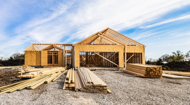 nueva construcción de viviendas en el sitio de construcción. - construction area fotografías e imágenes de stock