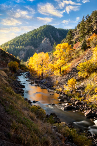 waterton canyon - platte river - fotografias e filmes do acervo