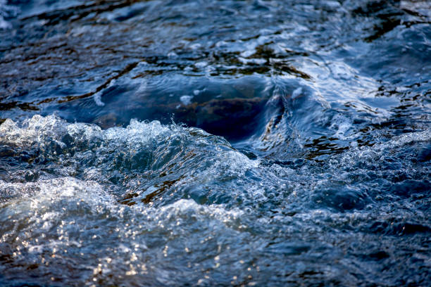 波のある流れる川。 - stream waterfall abstract river ストックフォトと画像