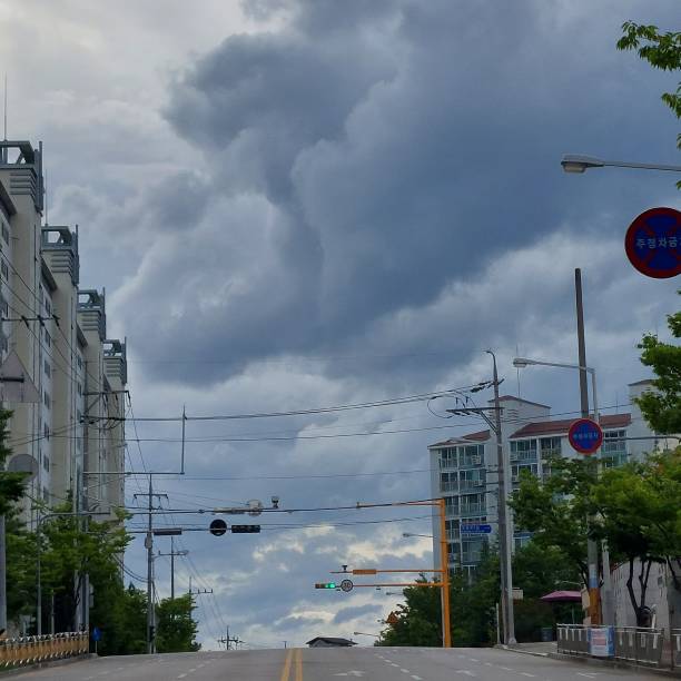 the beautiful cloud in the aky - aky imagens e fotografias de stock