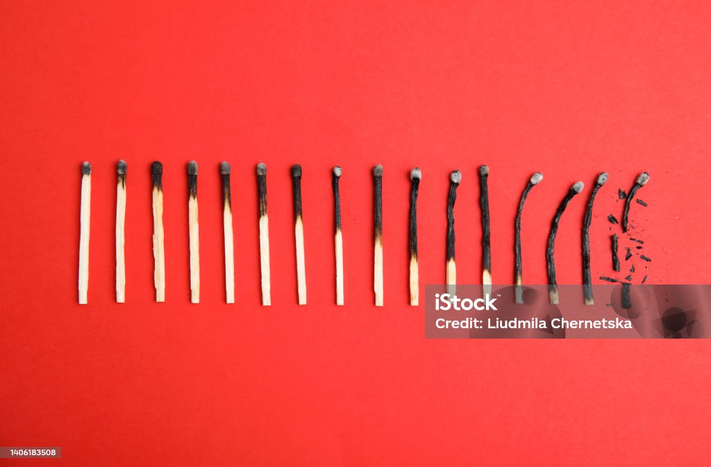 Different stages of burnt matches on red background, flat lay Burnt Stock Photo