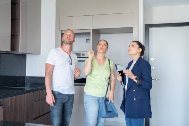 istock Buying New House 1406185865